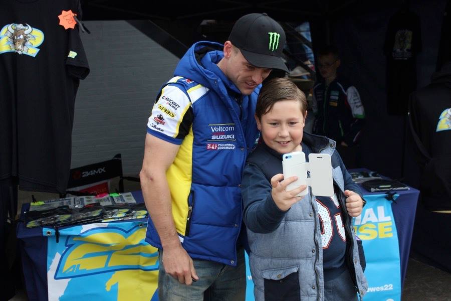 LowesTwins's tweet photo. @alexlowes22 & his fans @DoningtonParkUK @WorldSBK #GoLowes
(pics by @MarkKelly5508 ) #22 #onit @CORINNEPOWELL http://t.co/7klZOgJm2f