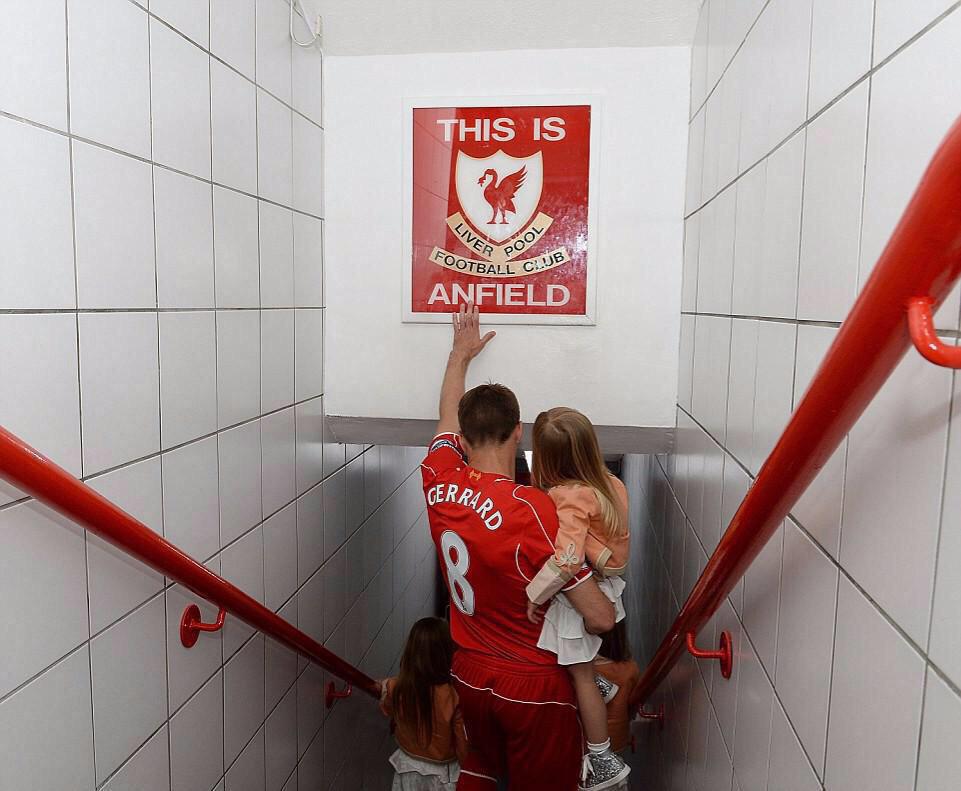 liverpool_0927's tweet photo. see you again
#ThanksStevie
#ThanksJohnson http://t.co/uocs0R360x