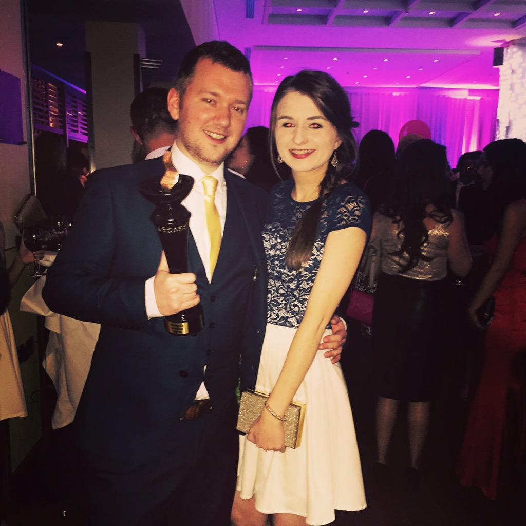 NiamhNiChroinin's tweet photo. Comhghairdeas mór arís @CilliandeBurca - Réalta Óg na Bliana ag Gradaim Chumarsáide @OirnaGaeilge! #Gradaim15 http://t.co/wZs4GkTX28