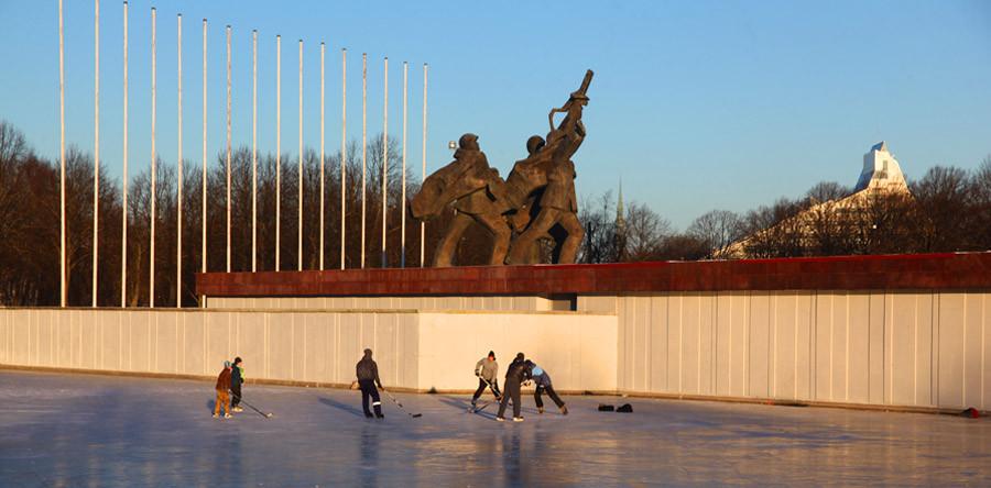 andrechaos's tweet photo. Em Riga, com os letões: Parte II http://t.co/TPp41W8JBi #Riga2014 #visitlatvia http://t.co/A68UGMmk9y