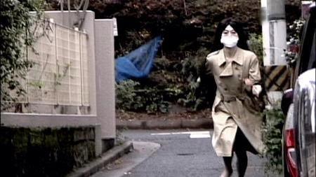 人間食べ食べカエル コワすぎ 口裂け女捕獲作戦 久し振りに観たけどリアリティと飛ばし具合と怖さのバランスはこれが1番だな 予算内でやれる事を把握して破綻しない範囲で話を広げて見せ切る手腕は流石 そしてとにかく猛ダッシュしてくる 口裂け女が怖い