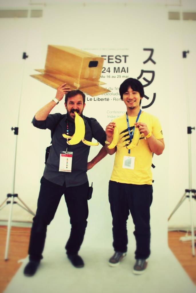 stunfest's tweet photo. Les bonnes pommes de @ciremya et @daigothebeast au #bananathon. Ça va ils ont la banane. #stunfest2015 http://t.co/5VqcpZs6wu