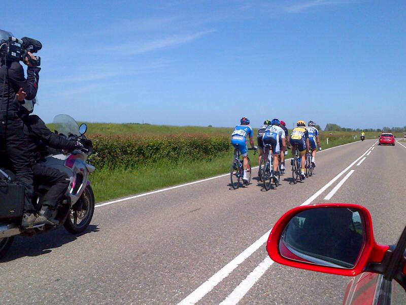 WPCcycling's tweet photo. Km 118 : The peloton is coming back - 1'20'' for the breakaway and 46km to go before the finish line #WPC http://t.co/9HOqOykYYw