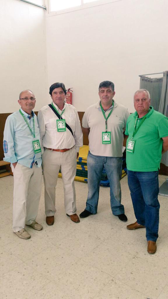 PA_VelezM's tweet photo. José Alés y Antonio Martínez en Almayate trabajando duro #interventoresPA #apoderadosPA http://t.co/uqRGjALyEf