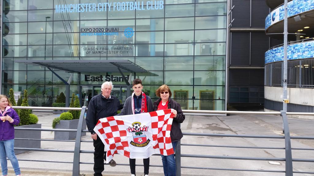 PhilipSynan's tweet photo. Come on you saints @SouthamptonFC #WeMarchOn http://t.co/Uyk9Kubjy9