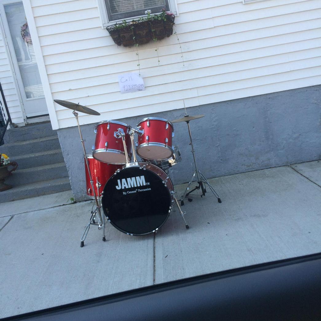 BCPC_FCTV's tweet photo. Sunday Morning, State Street, Bristol, RI http://t.co/DWFF5lno6p