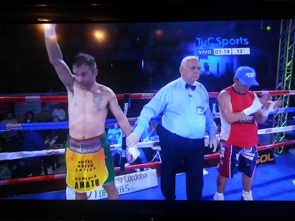 AmatoGaby's tweet image. Felicitaciones amigo @FDSaucedo x la gran actuación de anoche, excelente pelea! Vamos x más! @TyCSports @SaucedoBox