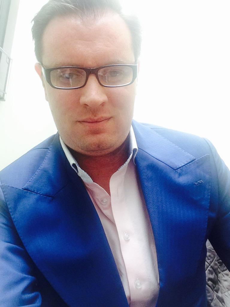 gentlemanschron's tweet photo. 6 inch peak lapels #style #Tailoring #bespoke #men #luxury http://t.co/dC0xyF7zIl