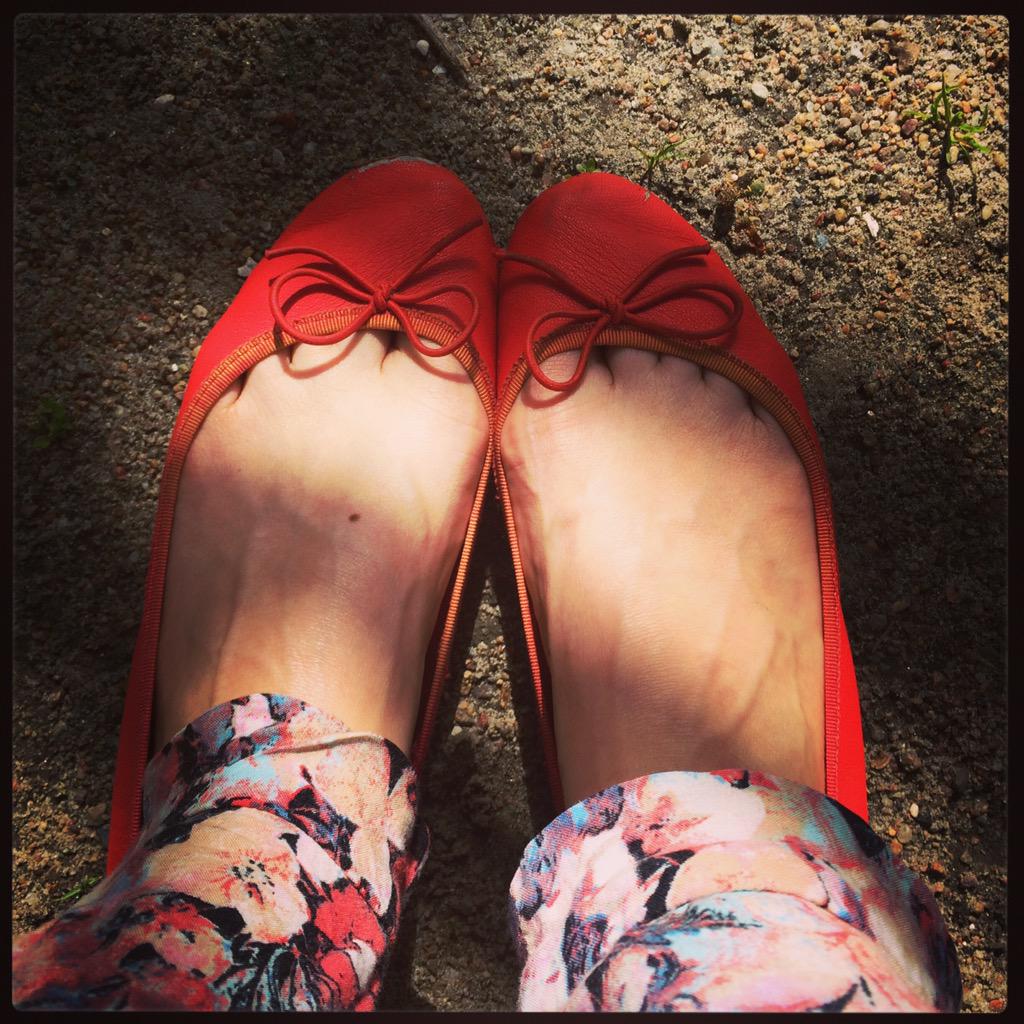 KBostrup's tweet image. Jeps.. Officielt den tid på året der er lig med nul sokker ☀️🌻🌺 #forår