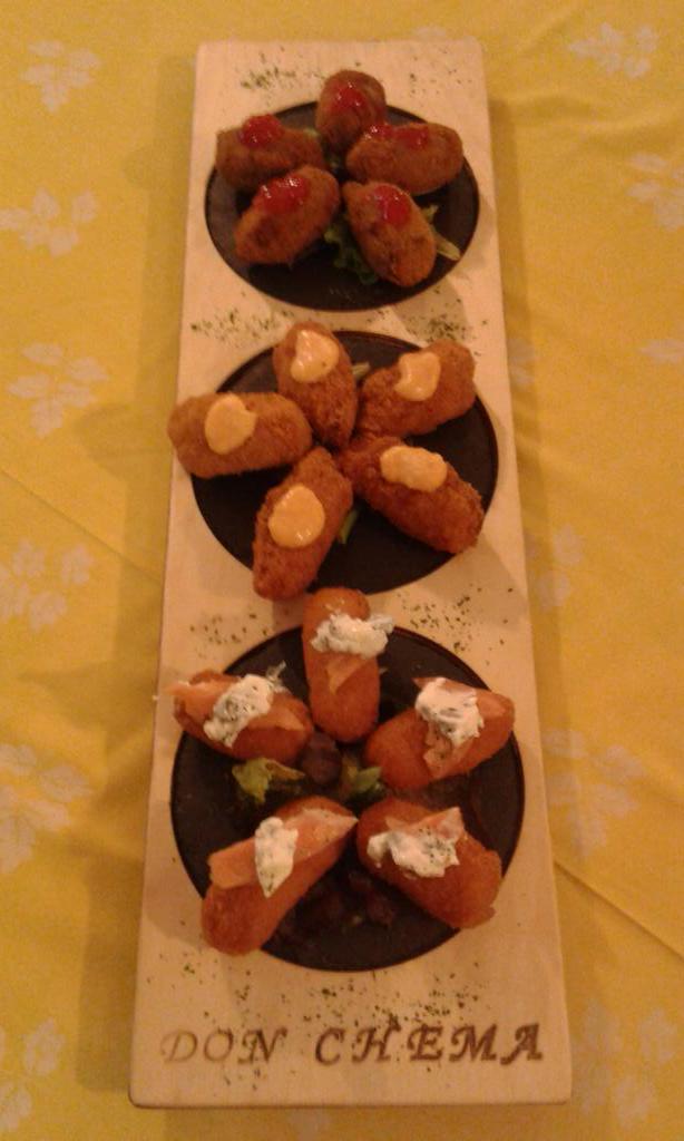 mesondonchema's tweet photo. Visitanos y prueba nuestro surtido de croquetas de la casa http://t.co/5oDhrLksHs