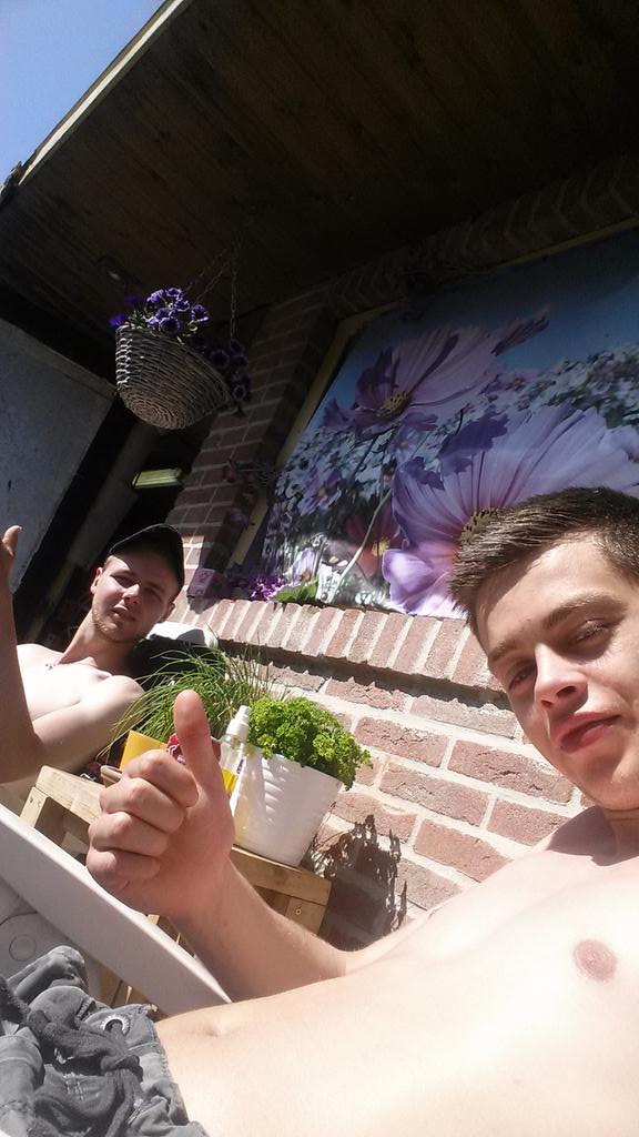 NickMx15's tweet photo. Lekker chille #slamfm http://t.co/qbfOugFMMI