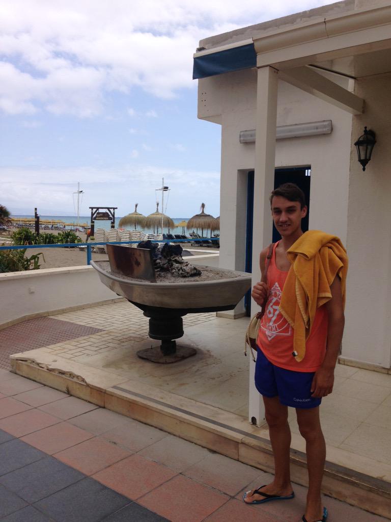 Teresaa92's tweet photo. Estupendas vacaciones con @jesusvazon y una buena noche de feria cordobesa!! http://t.co/waz1Kmk7Tz