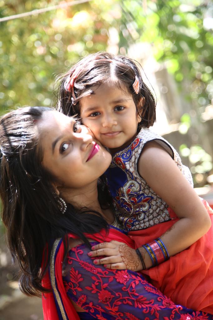 Pruths9695's tweet photo. With my cutiee niece Raaga..! #wedding #pruths #traditionalware #indianwedding #may2015 http://t.co/1mi0tk9gff