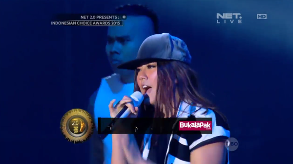 TEAMAGNEZMO's tweet photo. AGNEZ MO on stage! singing "Jatuh Cinta Tak Ada Logika" #AgnezMoNET keep streaming: http://t.co/EAQgZ2jRCT ! http://t.co/CAMrA17g4g