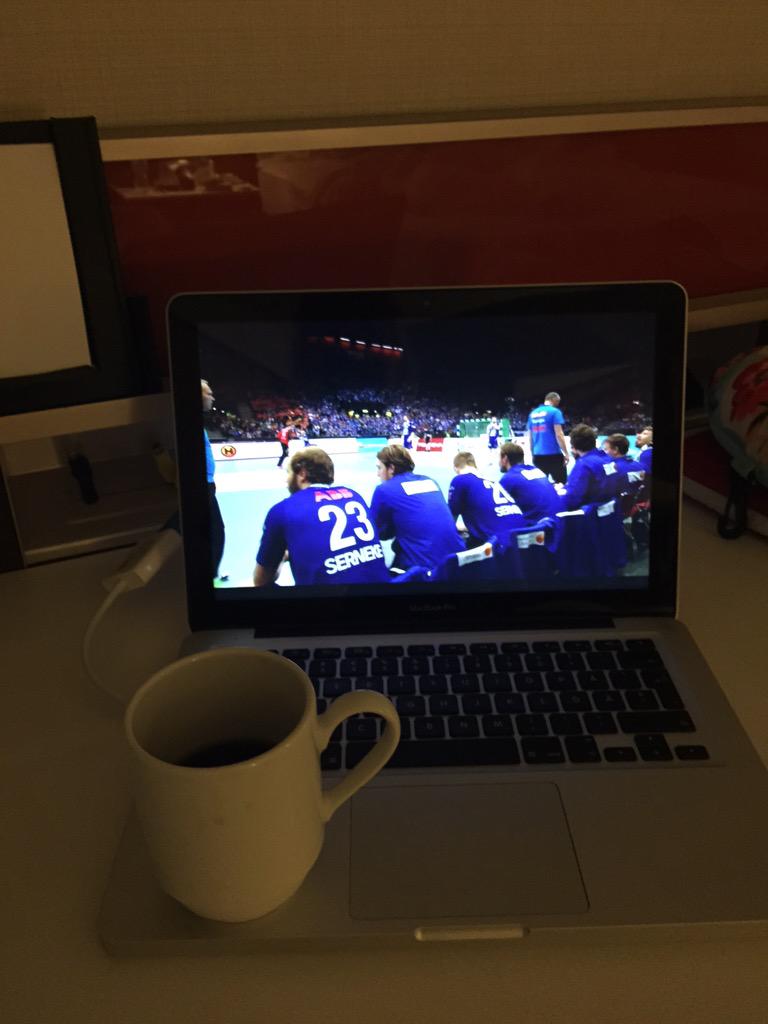 mimmilofwenius's tweet photo. Godmorgon TORONTO 🇨🇦 rivstartar med livestreamad SM-final. #ahkfinal #forzaahk #elitserien #SweWNT http://t.co/mNXh2YyKm5