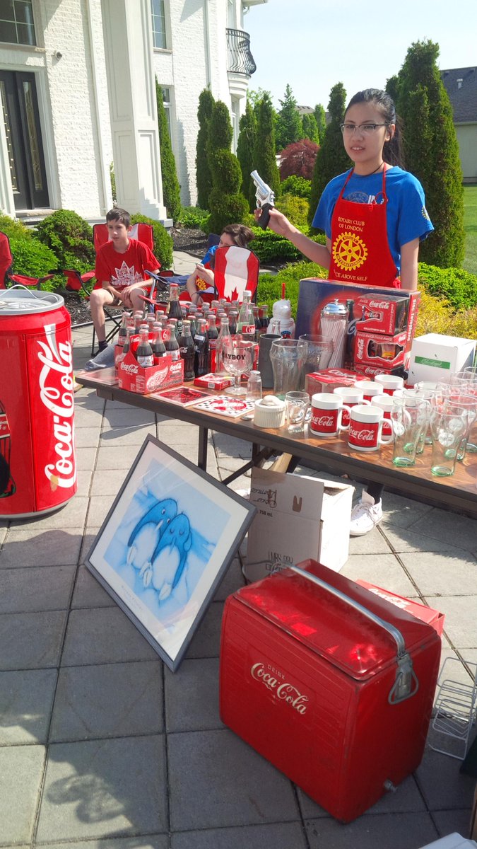 LondonInteract's tweet image. Lots of vintage Coca Cola for sale #Charity #GarageSale #MySistersPlace