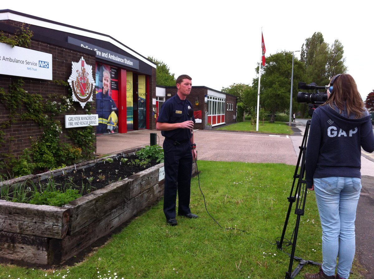 IncrEdibleSal's tweet photo. @DavePike77 from @salfordfireteam #IrlamBlueWatch taking part in our film about IES at Irlam Community Fire Station http://t.co/hdOhWDcFvg