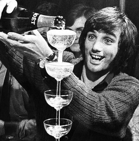 UnitedRamble's tweet photo. “… when I die and they lay me to rest, i’m going to go on the piss with Georgie Best.” #MUFC http://t.co/tdkQ6QKSQb