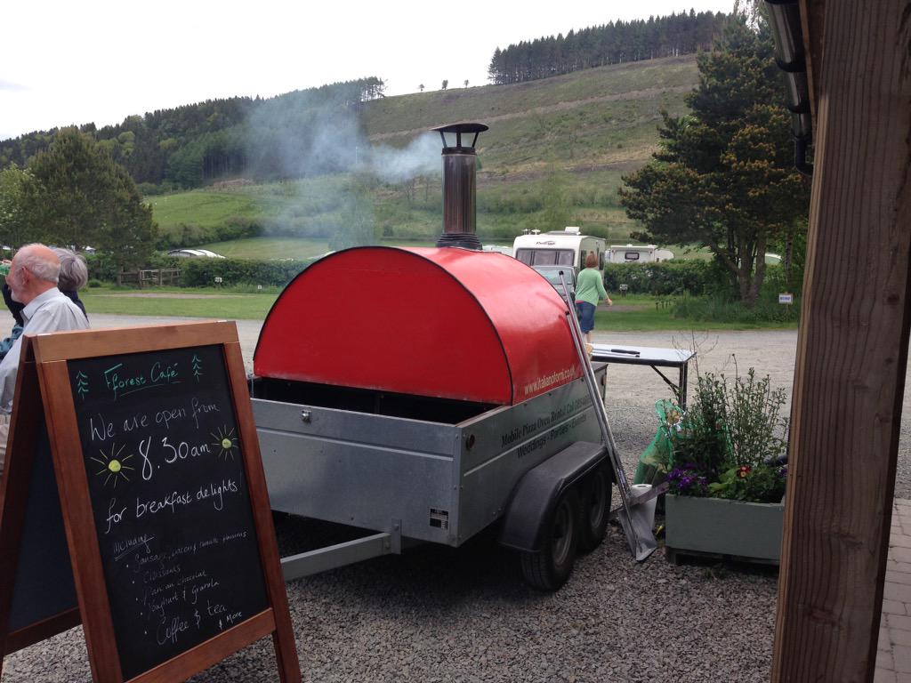 Firing up the #pizza oven. #organic dough from <a href="/CarolinesBread/">Caroline's Bread Co.</a> and fresh ingredients <a href="/thealiray/">Ali Ray</a> #pitchupeatlocal