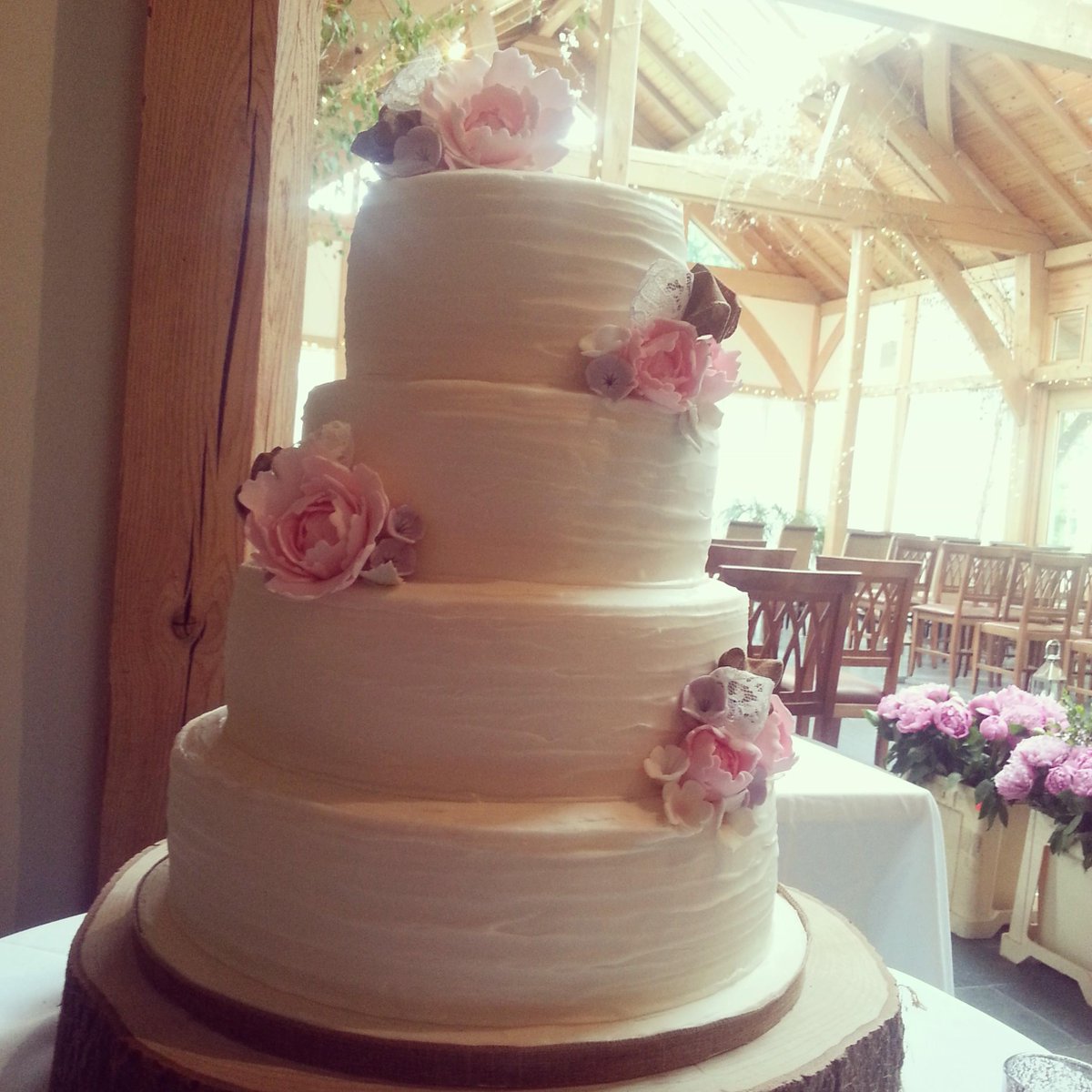 cakesandrealee's tweet photo. Todays cake at the stunning @oaktreeofpeover perfect setting for my rustic wedding cake design http://t.co/WZbdyQHE5U
