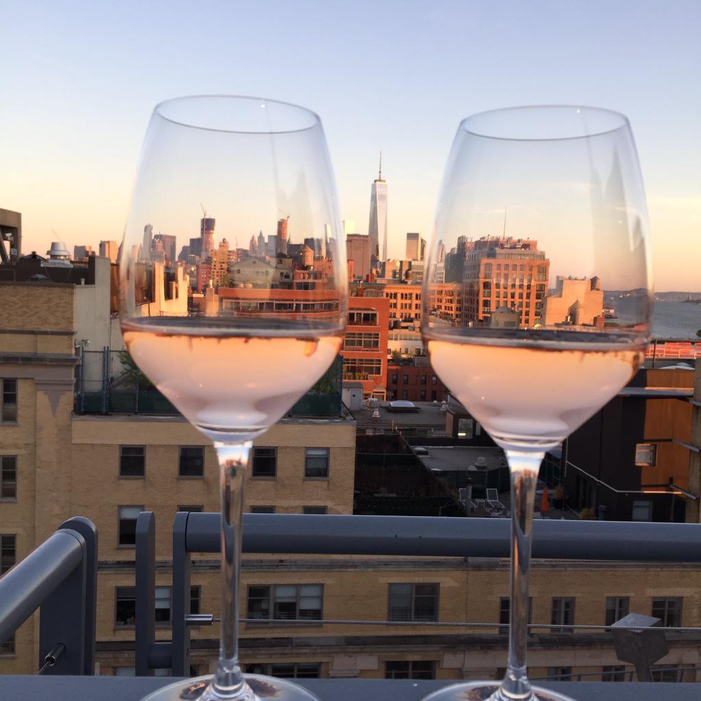 USHGNYC's tweet photo. Perfect day to see NYC thru #drinkpink colored glasses! $1/glass supports @BSCAH @untitlednyc @Sabato3 @_eduardo_pc http://t.co/wR0WqMLjxH