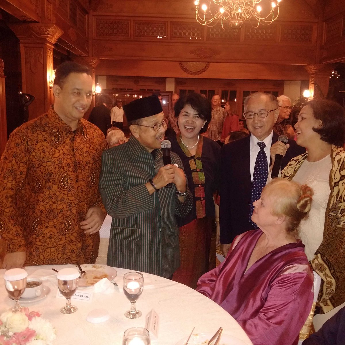 <a href="/dewianwar/">dewianwar</a> Singing 'Indonesia Pusaka' with Pres Habibie &amp; Education Minister at AIPI dinner to welcome new members