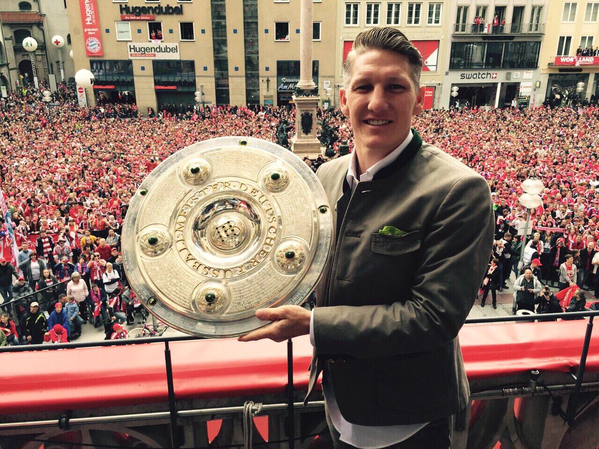 BSchweinsteiger's tweet photo. Dieser Titel ist für euch! Vielen Dank für eure großartige Unterstützung! #MiaSanMia und #MiaSanMeister http://t.co/XD6uQZP8lt