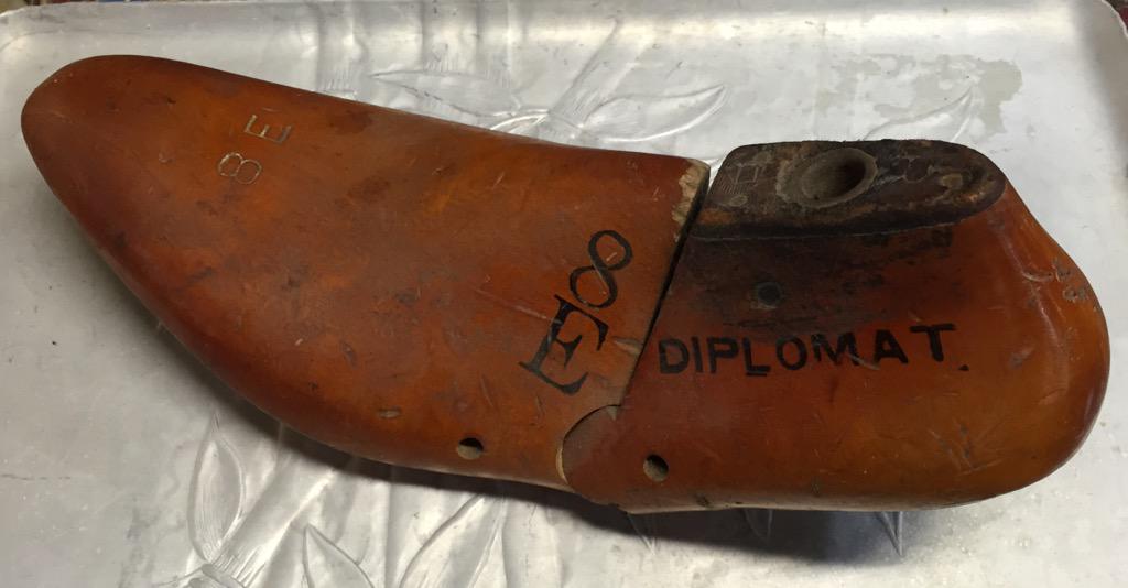 JAStokesNJ's tweet photo. #FontSunday @DesignMuseum Diplomat 8E - wooden form #salessample #displaypiece http://t.co/8jZ2jGkDpz