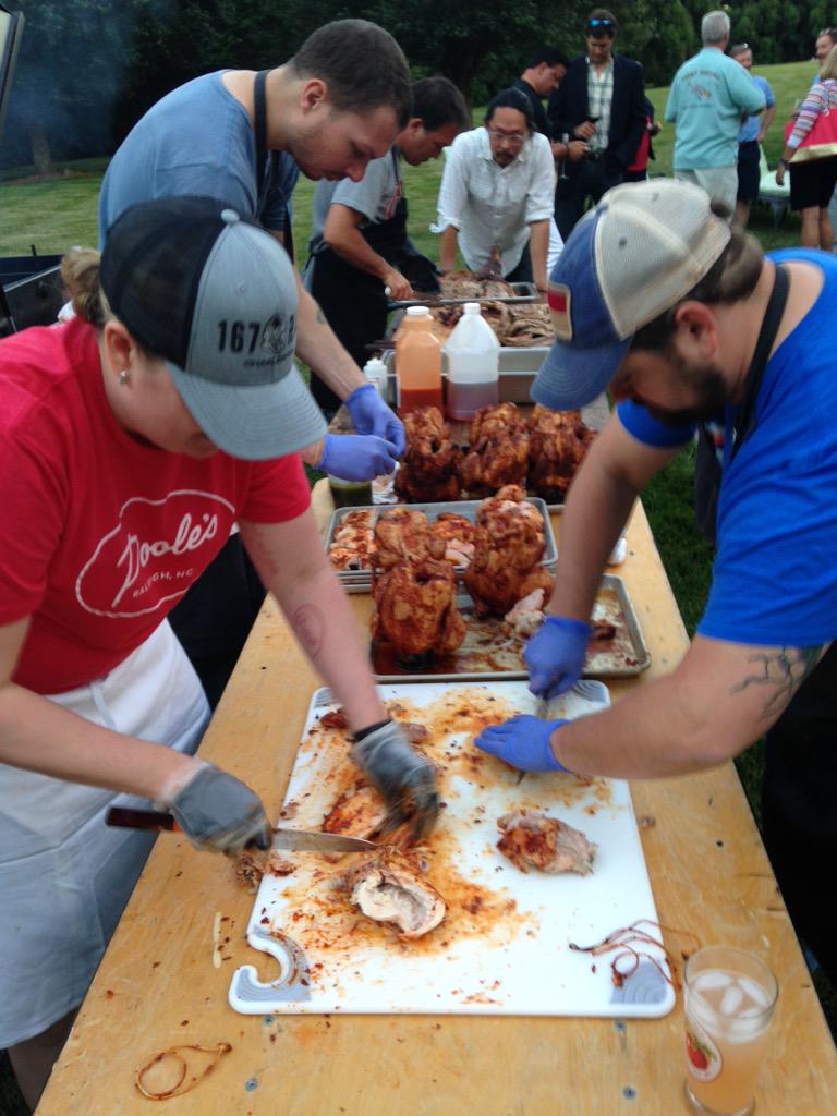 CLTdining's tweet photo. Amazing #NoKidHungry dinner in Raleigh last night. Thank you @chefandthef @poolesdiner @skylightinn @SevenSows. http://t.co/4ObBYc10Mu