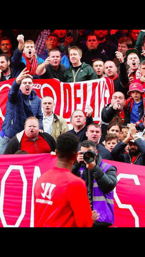 MUFCRedline's tweet photo. Warm reception for Sterling today http://t.co/hxfuD0Z2j2