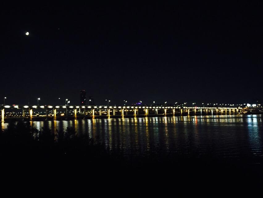 달이 예쁜 요즘도 기록
요즘 달이 너무 이쁘다
내년오늘 이글 보면서 달한번 쳐다볼라고 저장해두기