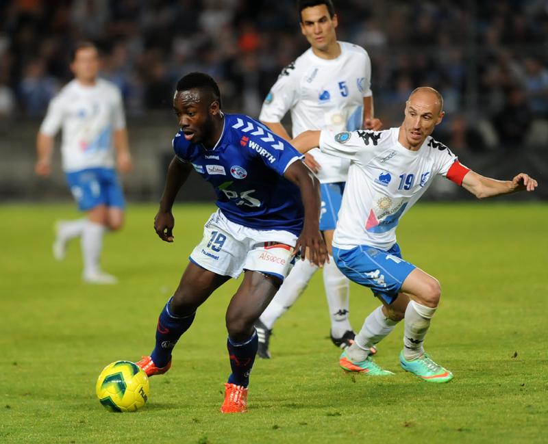 RCSA's tweet photo. Le match #RCSAUSC sur les réseaux sociaux. http://t.co/ETT3d9wxBB http://t.co/k8btnD0SYR