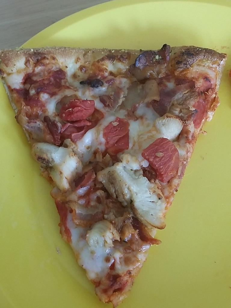MyrtleBeachBeat's tweet photo. @dominos not too happy with my #pizza, the diced tomatoes were old and the bacon wasnt cooked all the way :( http://t.co/H6PKcvnG07