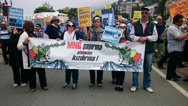 #Arhavi’de #HES’e geçit yok: “#MNG şaşırma, atmacayı kızdırma". #ArhaviHESlereDireniyor kuzeyormanlari.org/2015/05/23/arh…