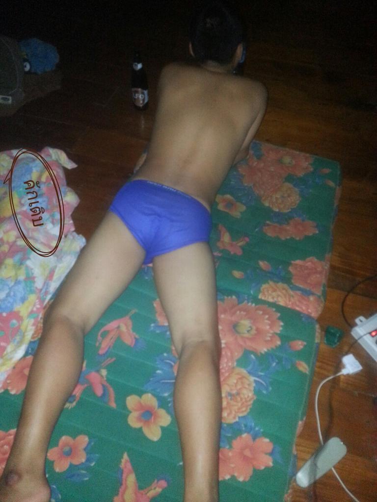nut46595's tweet photo. น้ำสองขอแตกในกลัวน้ำว่าวจะเลอะที่นอน บอกวันนี้ทำงานเหนื่อย รีบแตกจะได้รีบนอน พรุ่งนี้มีงาน http://t.co/YIySjrZVFL