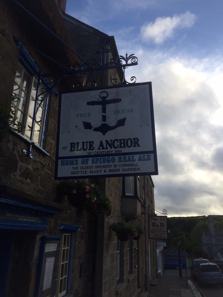 TwymanJessica's tweet photo. @QuietGareth @CharlieSpeech @katki89 @curlymichaela @fisherisabell currently drinking oldest brewery in Cornwall :) http://t.co/KTpKXJ1Bu5