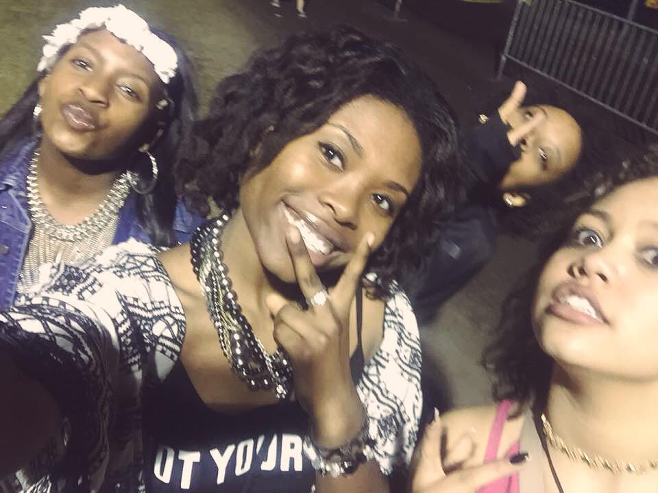 love_jayy3x's tweet photo. 😂❤️ late nights with these goofballs @shaylarayannn @trxvla @versatile_dee http://t.co/neemdV6sBQ