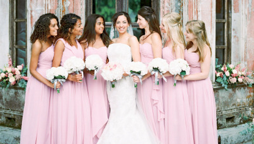 This English garden wedding is fairy tale status: 
stylemepretty.com/destination-we…
<a href="/taylorbarnesp/">Ashlee Taylor</a>