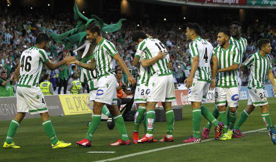 FutboolFichajes's tweet photo. ¡FELICIDADES AL BETIS, VUELVE A SER EQUIPO DE PRIMERA DIVISIÓN! http://t.co/rrTYUckmUj