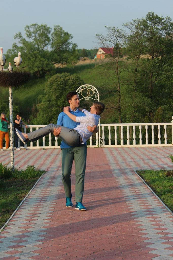 LonelyMary__'s tweet photo. У меня вчера на последнем звонке одноклассники поженились :з
Счастья им 💖 http://t.co/Z26Htv7DTk