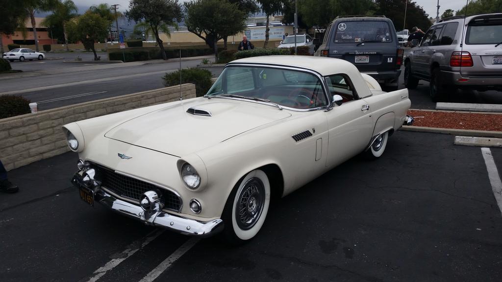 RockysGrandpa's tweet photo. fords @ #carcadia ... http://t.co/UHwN5b6a2b