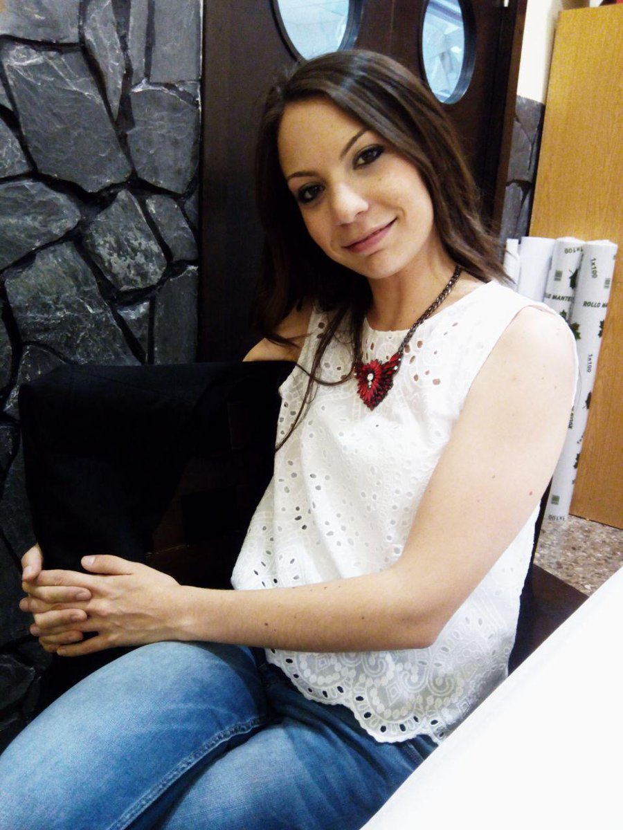 eva_hes's tweet photo. Com si acariciara els núvols amb les mans http://t.co/wr1RINgJOX