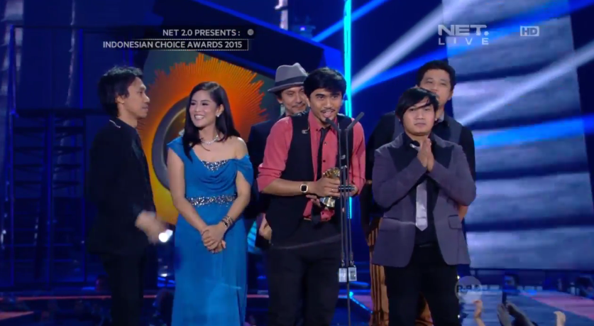 mdtvindonesia's tweet photo. Wow! @sheilaon7 menang lagi di kategori Group/Band/Duo of The Year. Selamat yah! #NET2Anniversary http://t.co/r4Bo6tykDl