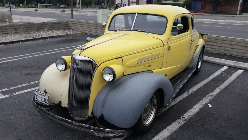 RockysGrandpa's tweet photo. cool old #chevy ... #carcadia http://t.co/VuHgOe9xfo