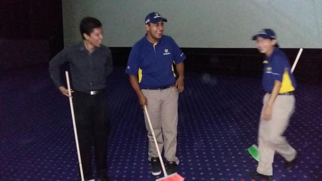 LeonCmax's tweet photo. @UCinepolis Divirtiendonos con las dinamicas http://t.co/uBGhH4brcp