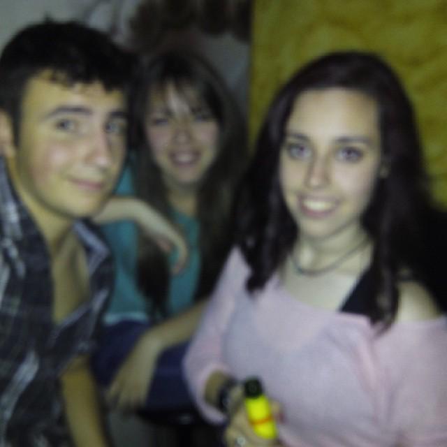 SpacePinguMLG's tweet photo. Descripción de la fiesta de anoche #Nonstoparty http://t.co/xGZSdBiZzu http://t.co/wOF0OwQeF9