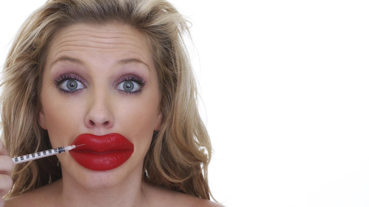 Девушки с надыми губами. Накаченные губы до и после. Девушки губы ботокс. Огромные губы с ботоксом. Самые красивые губы бутекс.