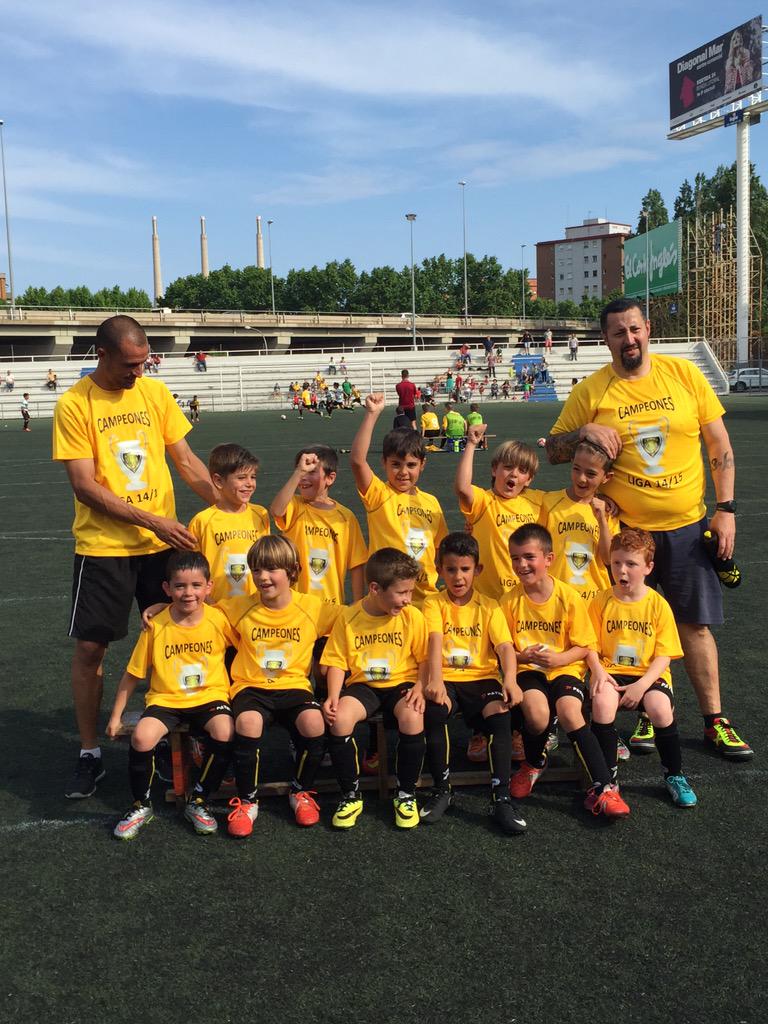 ytfaoficial's tweet photo. Ahora si!!! CAMPEONES!!! Grandes pequeños!!! #elamarilloestademoda en #badalona http://t.co/59HGz2x3CG