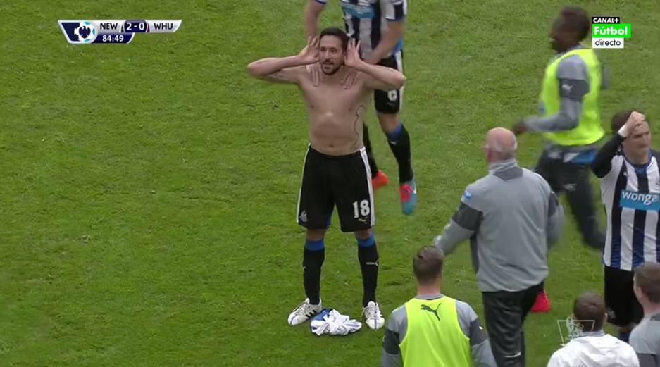 Frases_Futbol's tweet photo. En solo 9 meses, Jonás Gutiérrez pasa de que le diagnostiquen cáncer a marcar uno de los goles que salva a su equipo. http://t.co/nGfLYyjFjr