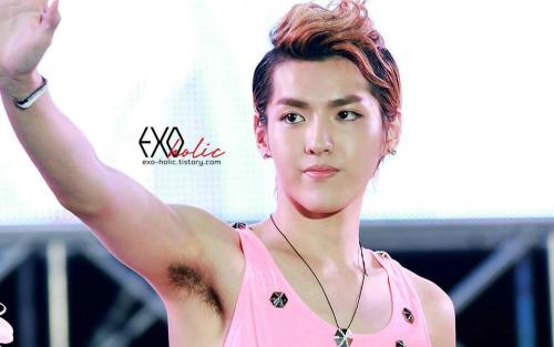 kpoparmpits's tweet photo. Yifan http://t.co/v8UH6XOBSe